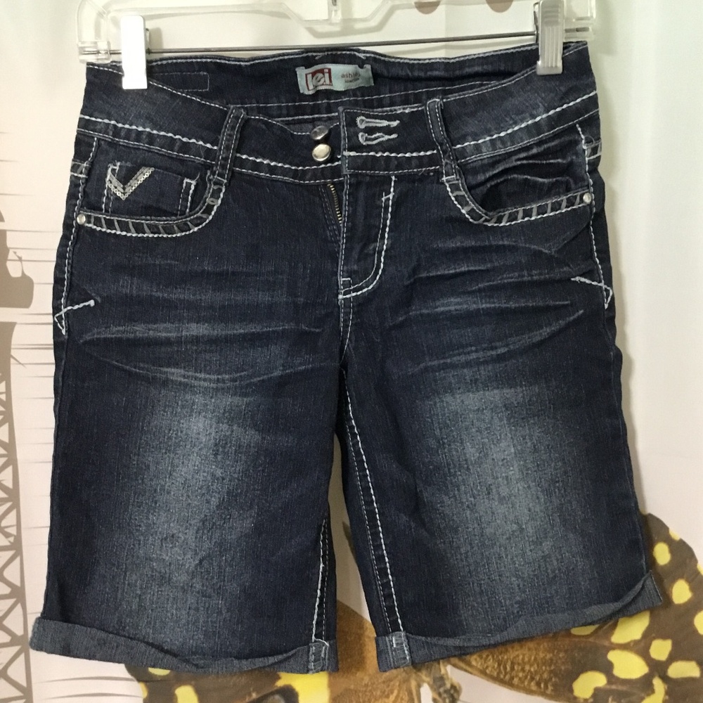🛍️LEI Ashley Womens Shorts Size 3 Dark Wash Embellished Bermuda Low Rise